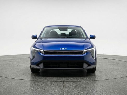 Used 2025 Kia K4 FWD image 2