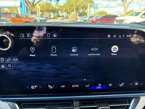 Used 2025 Chevrolet Equinox EV LT image 34