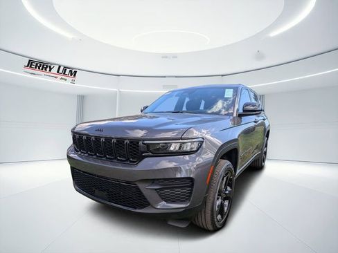 New 2025 Jeep Grand Cherokee Altitude image 6