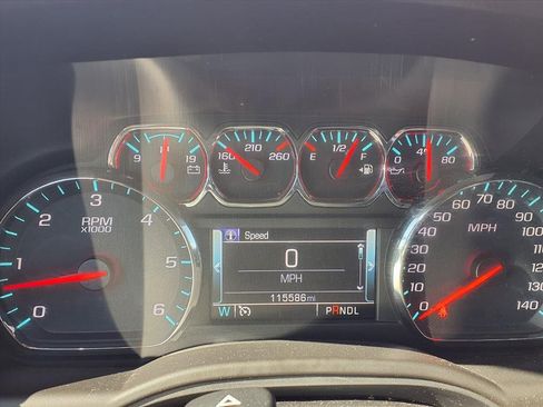 Used 2018 Chevrolet Suburban LT image 11