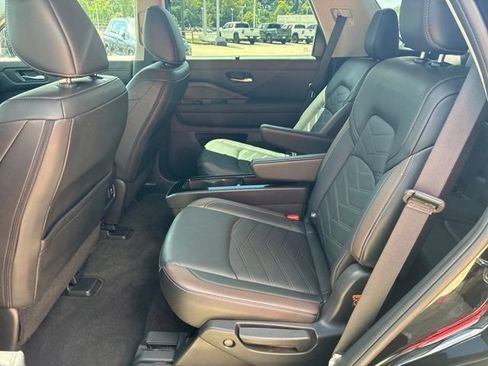 Used 2024 Nissan Pathfinder Platinum FWD image 15