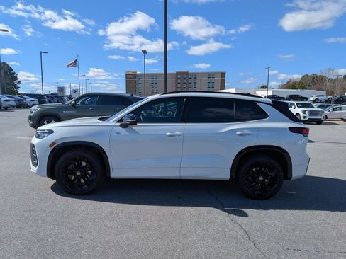 Used 2025 Volkswagen Tiguan SE R-Line image 6