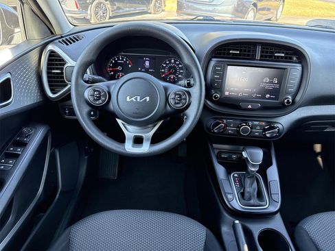 Used 2022 Kia Soul LX image 11