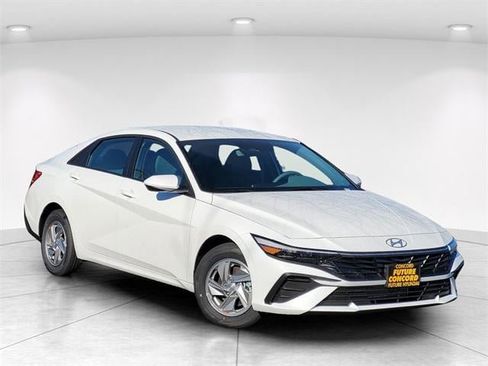 New 2026 Hyundai Elantra SE image 1