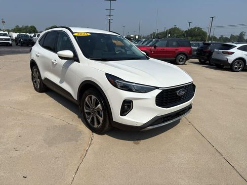 Used 2023 Ford Escape Platinum w/ Premium Technology Package image 7