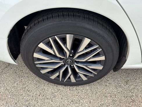 Used 2025 Nissan Altima 2.5 SV FWD image 25