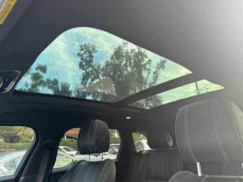 Used 2019 Land Rover Range Rover Velar S image 11