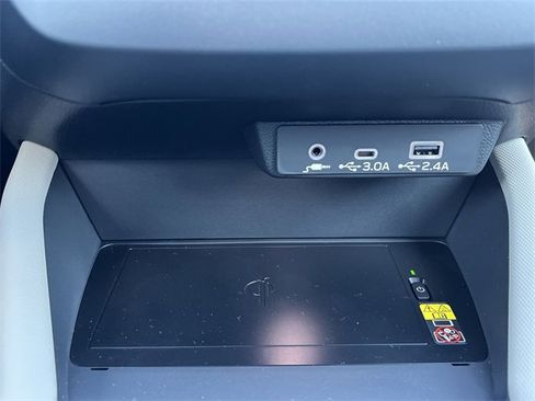 Used 2025 Subaru Forester Limited image 15