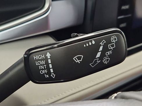 New 2025 Volkswagen Taos SE image 27