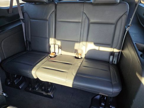 Used 2024 Chevrolet Suburban LT image 11