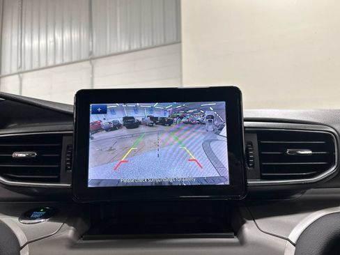 Certified 2021 Ford Explorer XLT w/ Equipment Group 202A AWD/4WD image 20