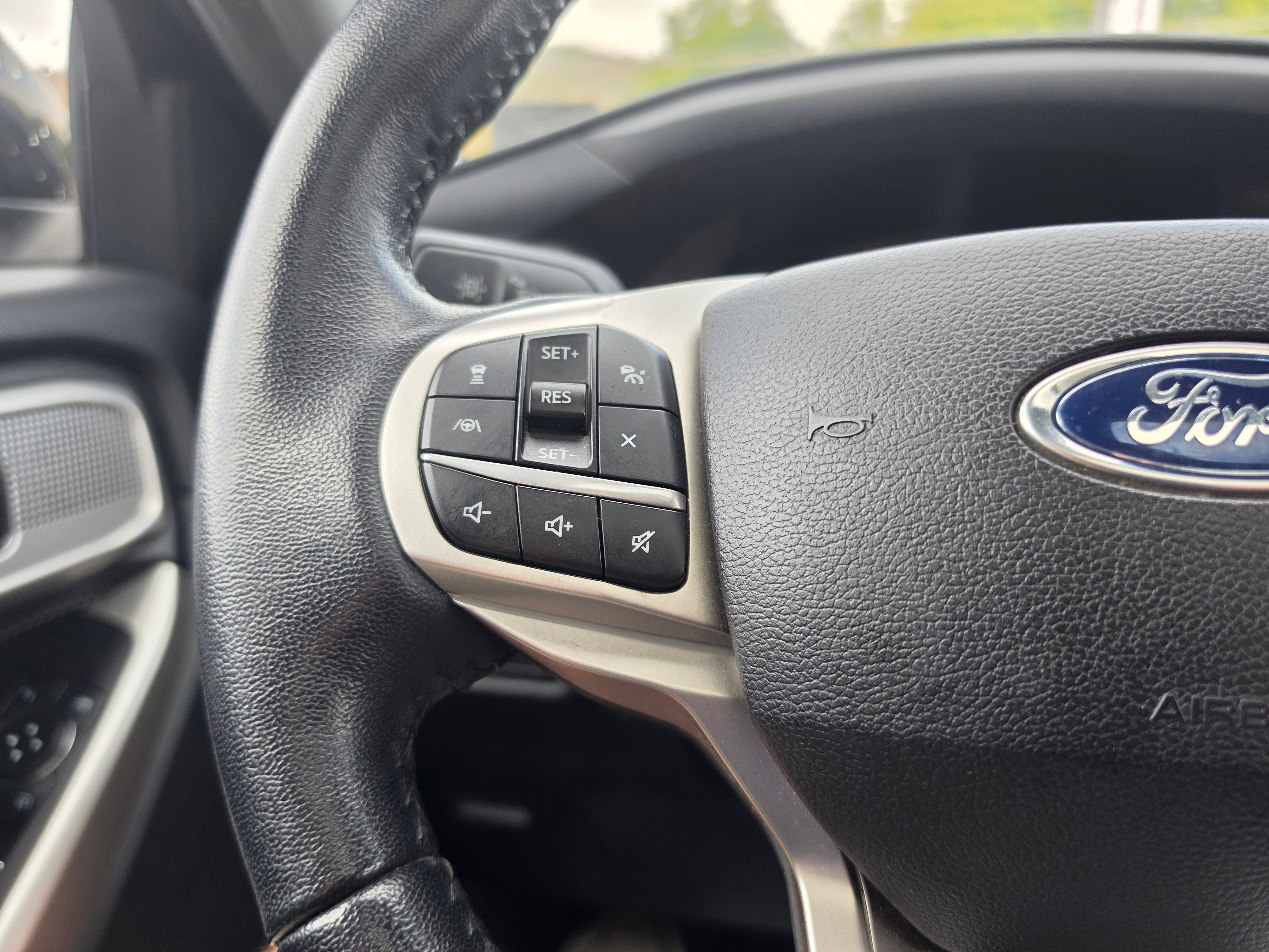 Used 2021 Ford Explorer Limited w/ Equipment Group 301A AWD/4WD image 22