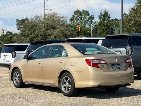 Used 2012 Toyota Camry LE FWD image 8