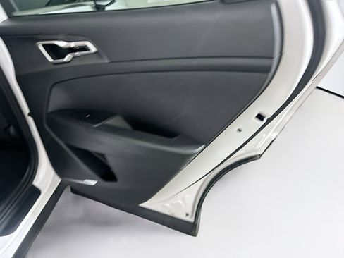 Used 2025 Kia Sportage LX image 28