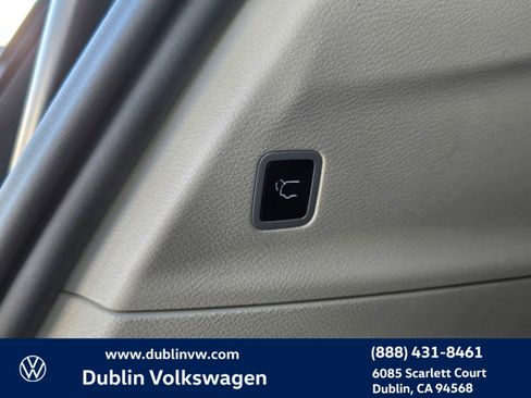 Used 2024 Chrysler Pacifica Select image 27