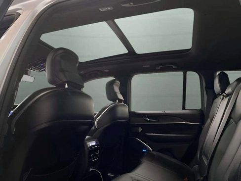 Used 2023 Jeep Grand Cherokee Overland w/ Luxury Tech Group IV image 27