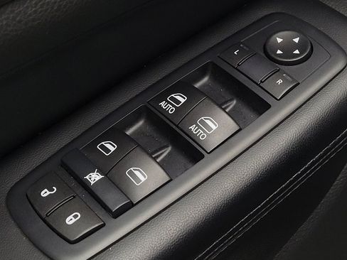 Used 2016 Jeep Grand Cherokee Laredo w/ Quick Order Package 23E RWD image 27