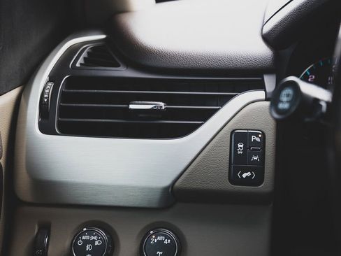 Used 2018 GMC Yukon SLT w/ Premium Edition image 14