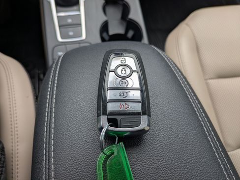 Used 2021 Ford Escape Titanium FWD image 32