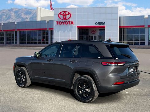 Used 2024 Jeep Grand Cherokee Altitude AWD/4WD image 5