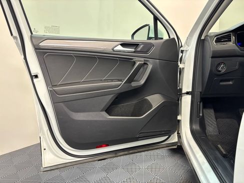 Used 2023 Volkswagen Tiguan SE w/ Panoramic Sunroof Package AWD/4WD image 24
