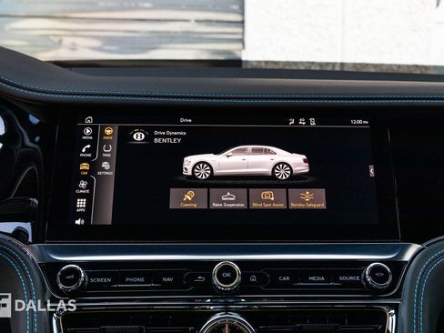 Used 2024 Bentley Flying Spur V8 image 28