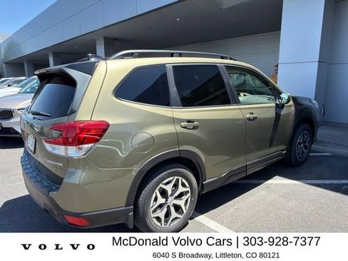 Used 2024 Subaru Forester Premium AWD/4WD image 3