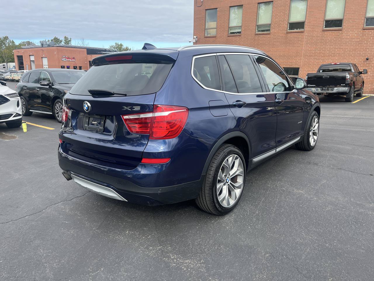 Used 2017 BMW X3 xDrive28i AWD/4WD image 25