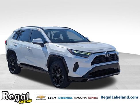 Used 2022 Toyota RAV4 SE image 2
