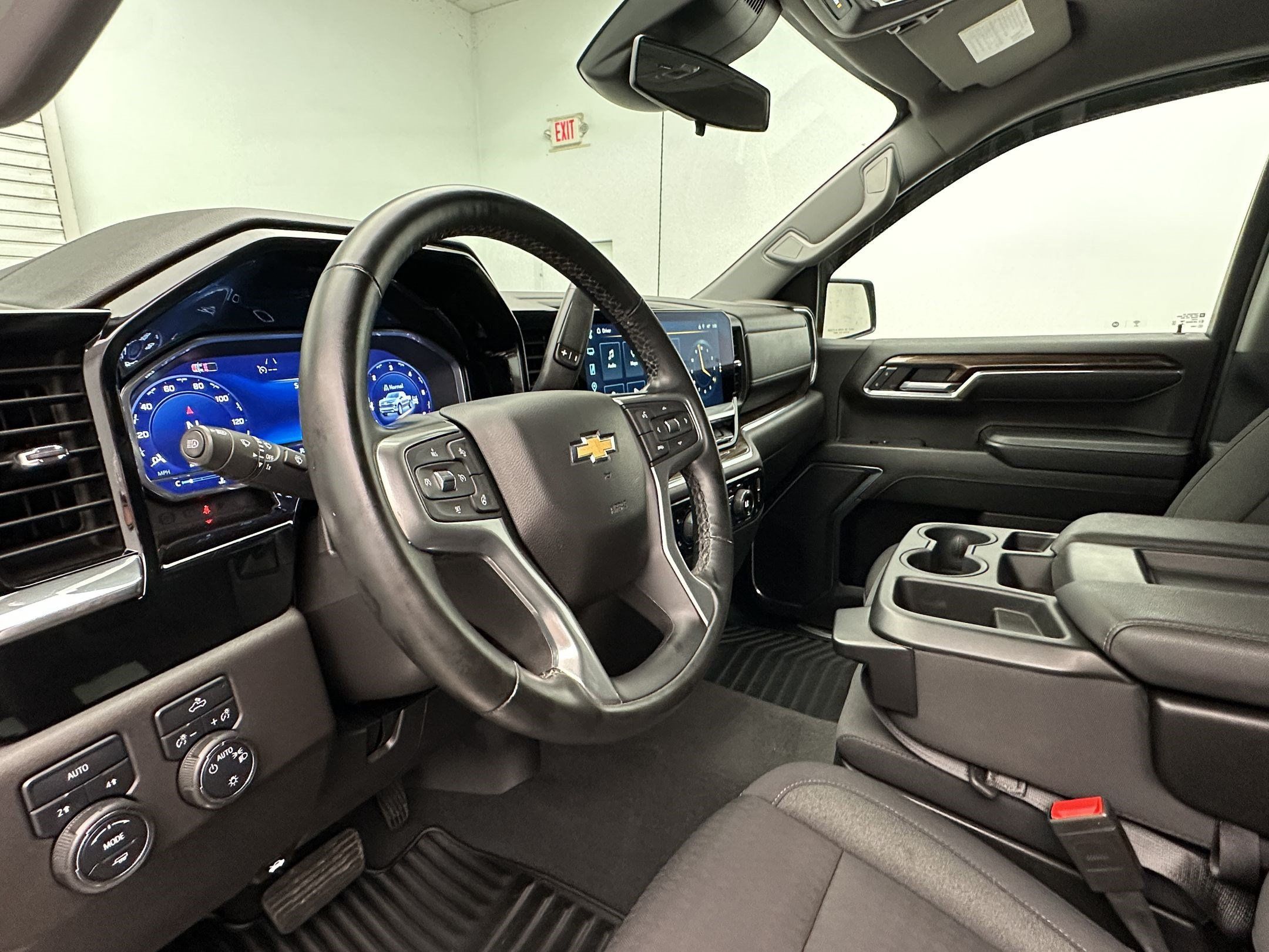 Certified 2024 Chevrolet Silverado 1500 LT AWD/4WD image 4