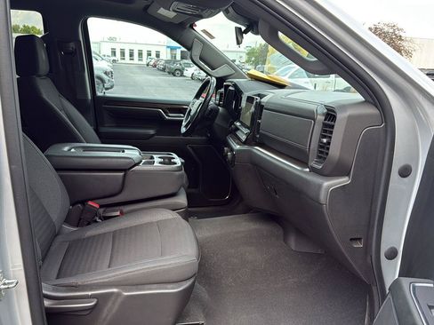 Used 2022 Chevrolet Silverado 1500 LT AWD/4WD image 12