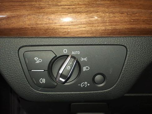 Used 2023 Audi Q5 2.0T Premium w/ Convenience Package image 11