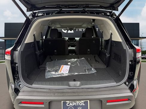 New 2025 Nissan Pathfinder SV image 9