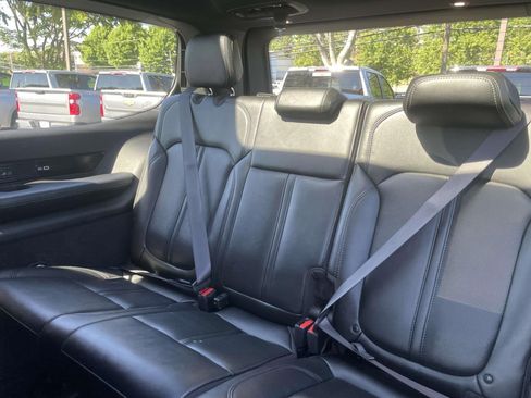 Used 2023 Jeep Grand Wagoneer 4WD w/ Flexible Seating Group image 11