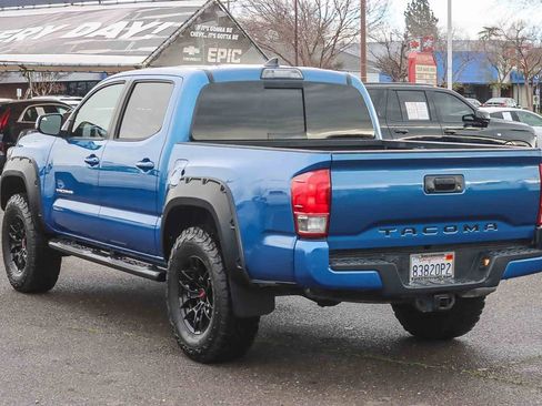 Used 2017 Toyota Tacoma TRD Sport w/ Tow Package image 2