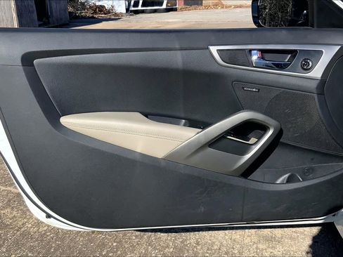 Used 2013 Hyundai Veloster w/ Style Pkg image 20