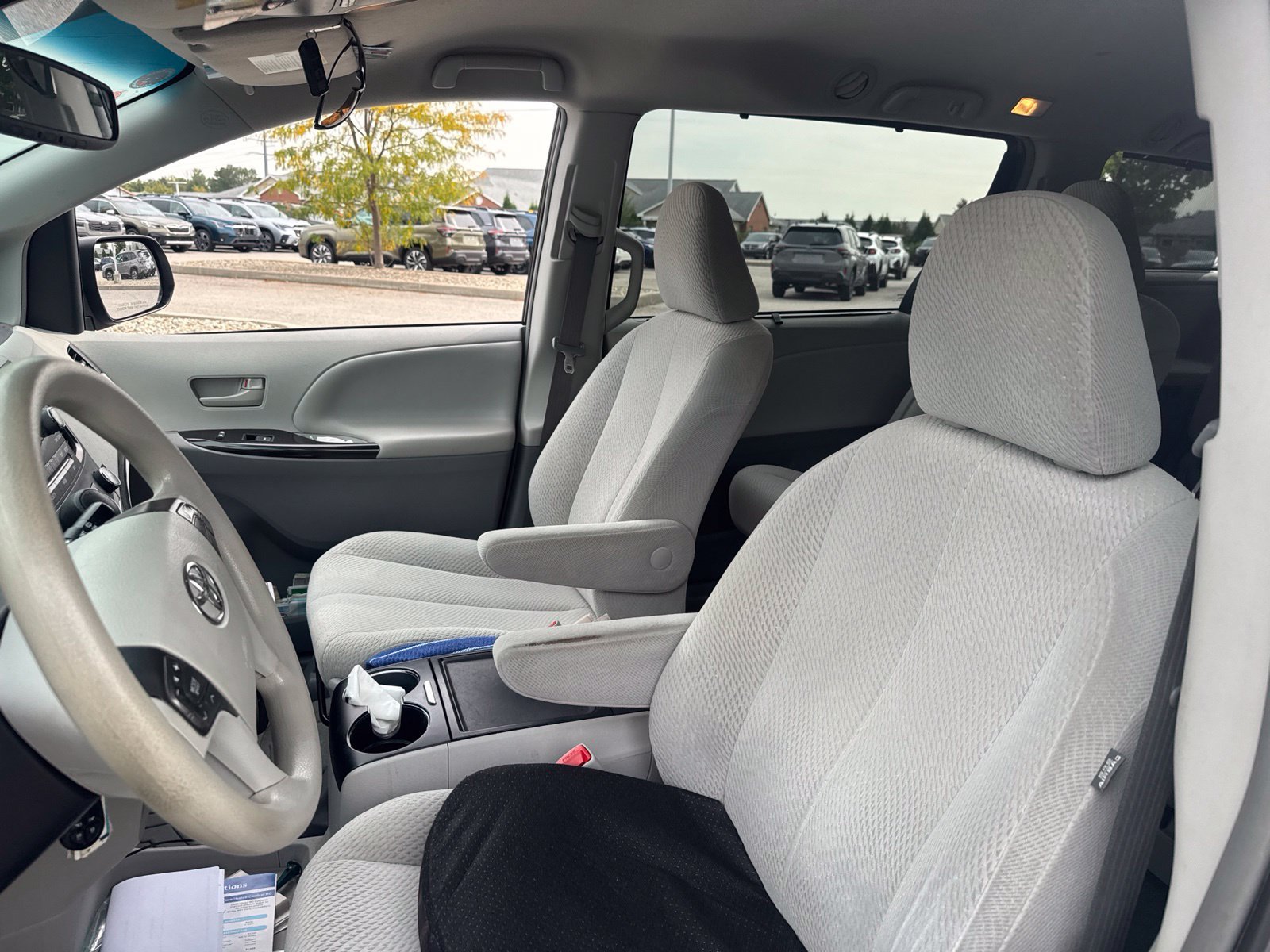Used 2012 Toyota Sienna LE w/ Towing Pkg AWD/4WD image 30