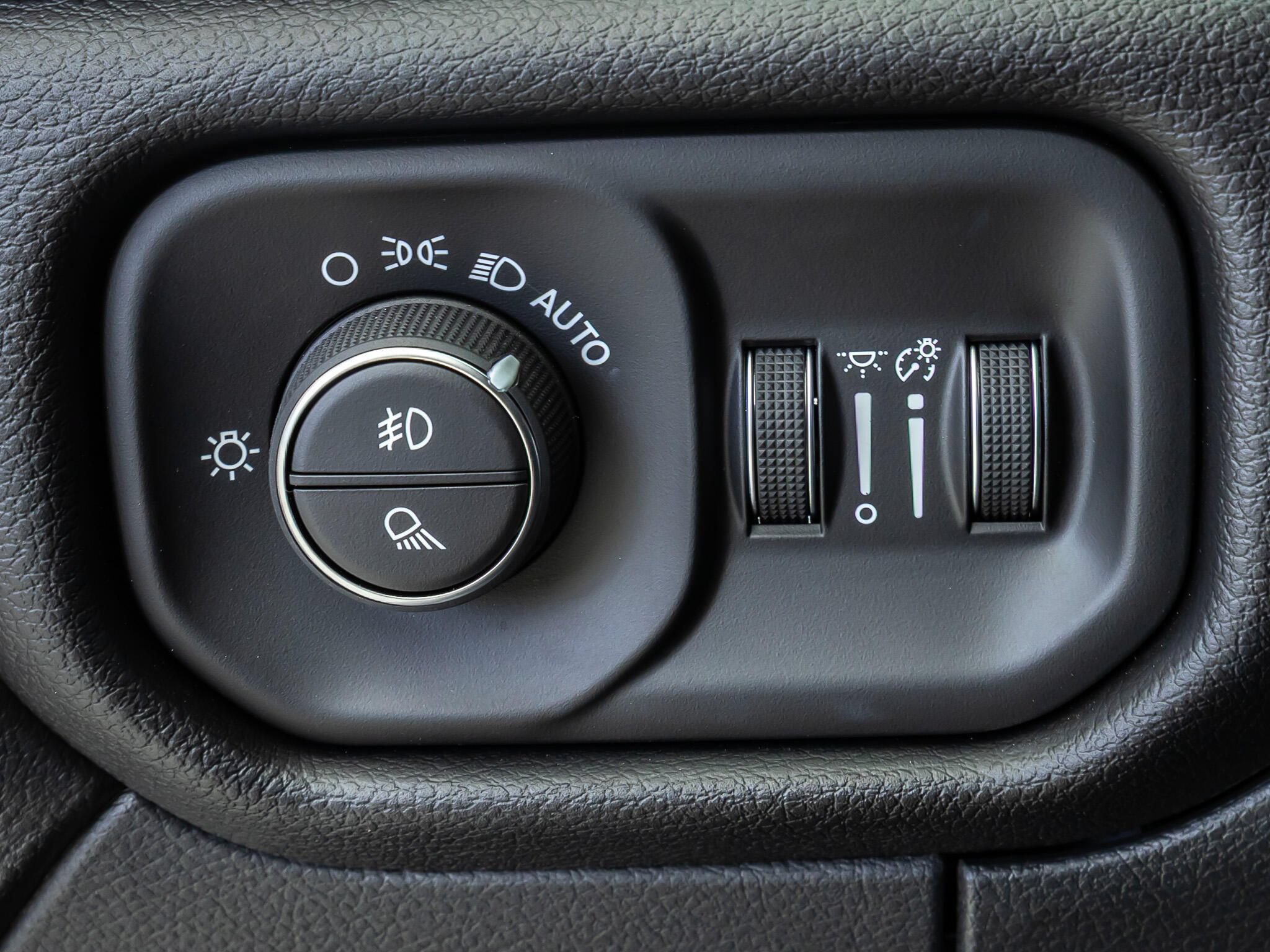 Used 2025 RAM 2500 Laramie AWD/4WD image 20