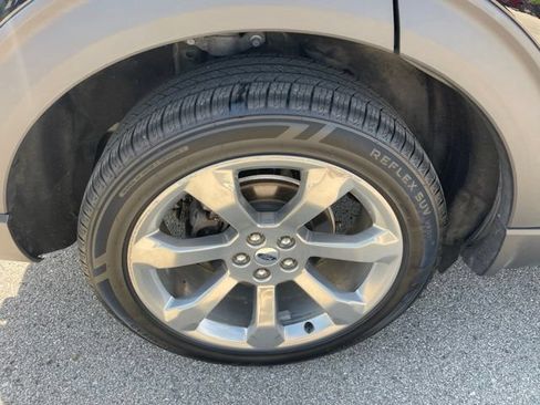 Used 2020 Ford Explorer Platinum w/ Premium Technology Package AWD/4WD image 34