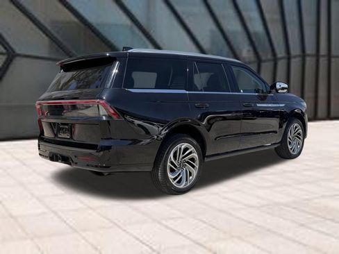Used 2025 Lincoln Navigator Reserve AWD/4WD image 11