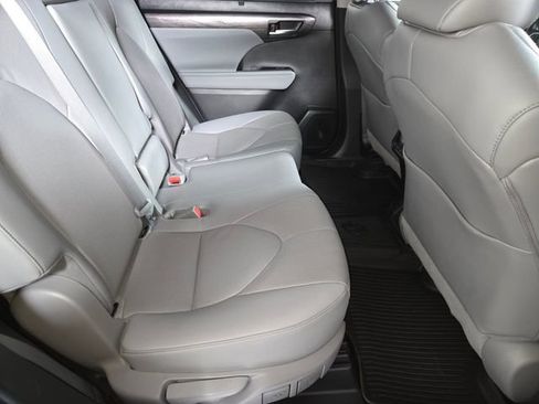 Used 2023 Toyota Highlander Limited AWD/4WD image 22