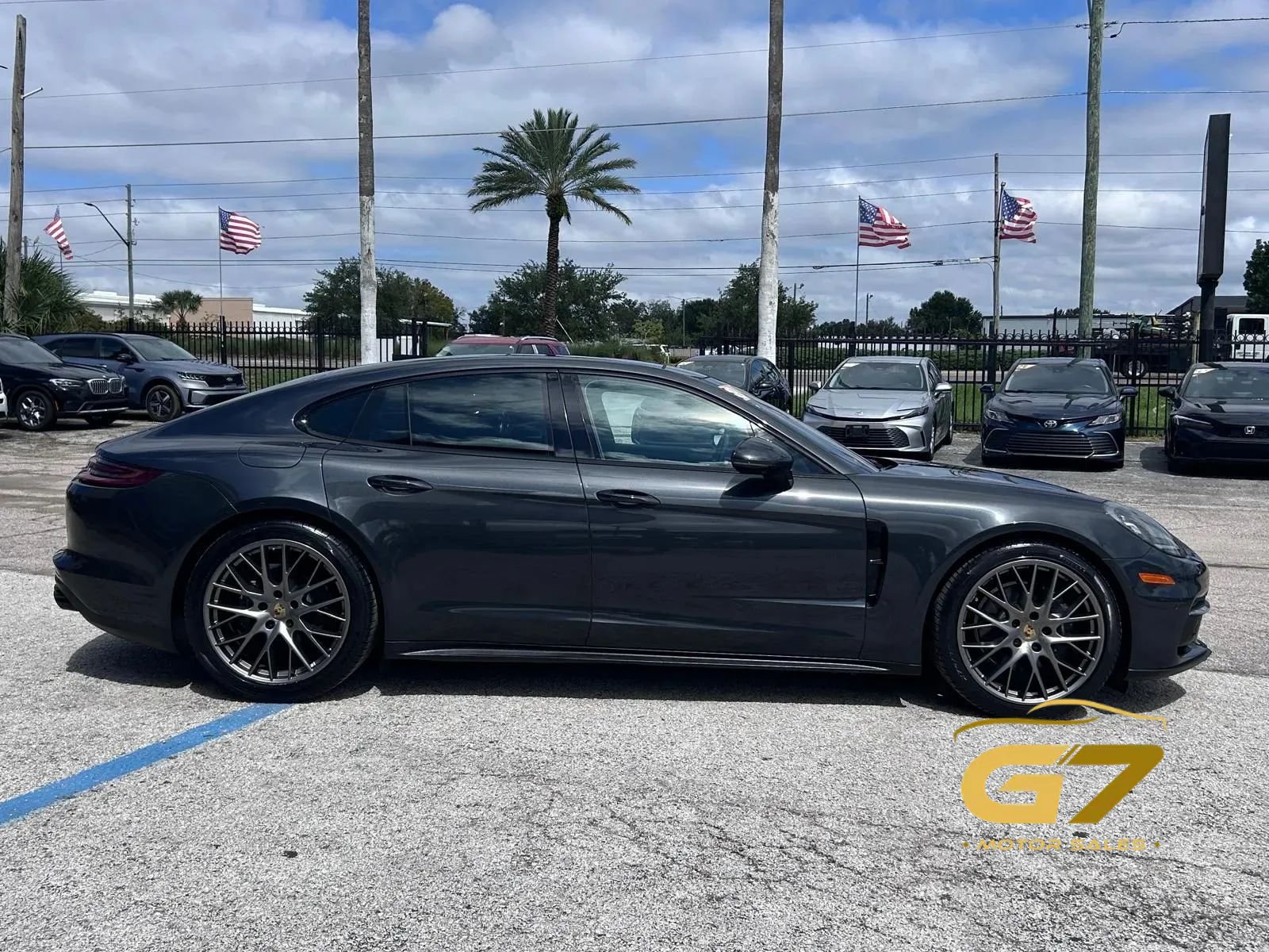 Used 2018 Porsche Panamera RWD image 4
