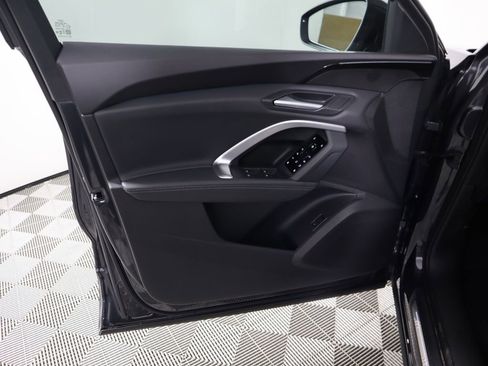 Used 2025 Audi Q5 Premium w/ Convenience Package image 25