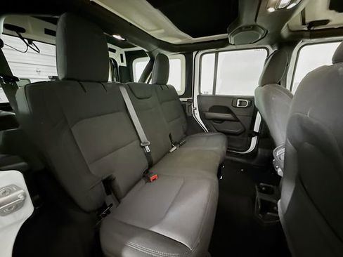 Used 2022 Jeep Wrangler Unlimited Sahara image 25