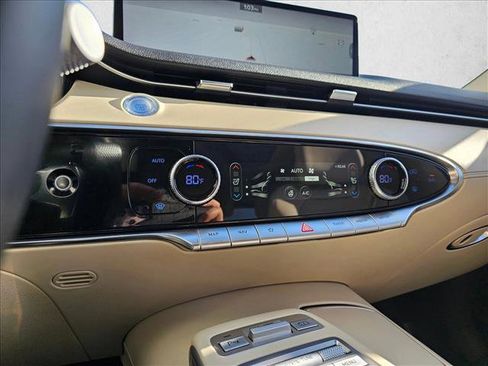 Used 2023 Genesis GV70 2.5T w/ Select Package image 24