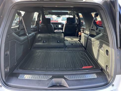 Used 2024 GMC Yukon XL Denali Ultimate image 11