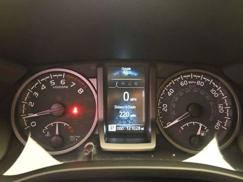 Used 2022 Toyota Tacoma TRD Sport w/ Technology Package AWD/4WD image 28