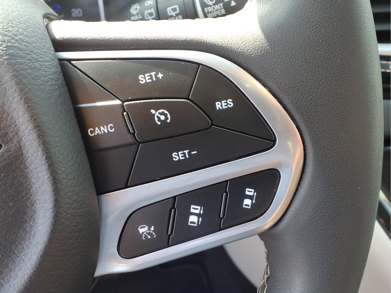 Used 2023 Chrysler Pacifica Touring-L FWD image 14