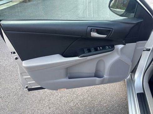 Used 2014 Toyota Camry LE image 10