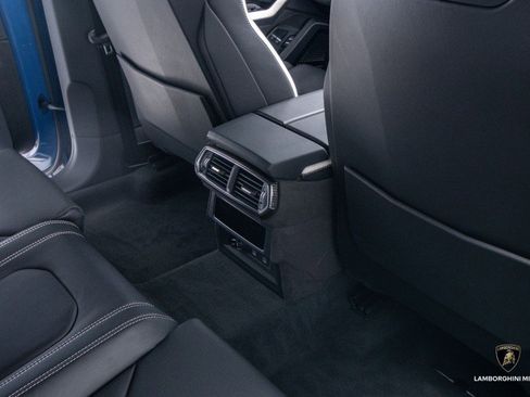 Used 2025 Lamborghini Urus SE image 81